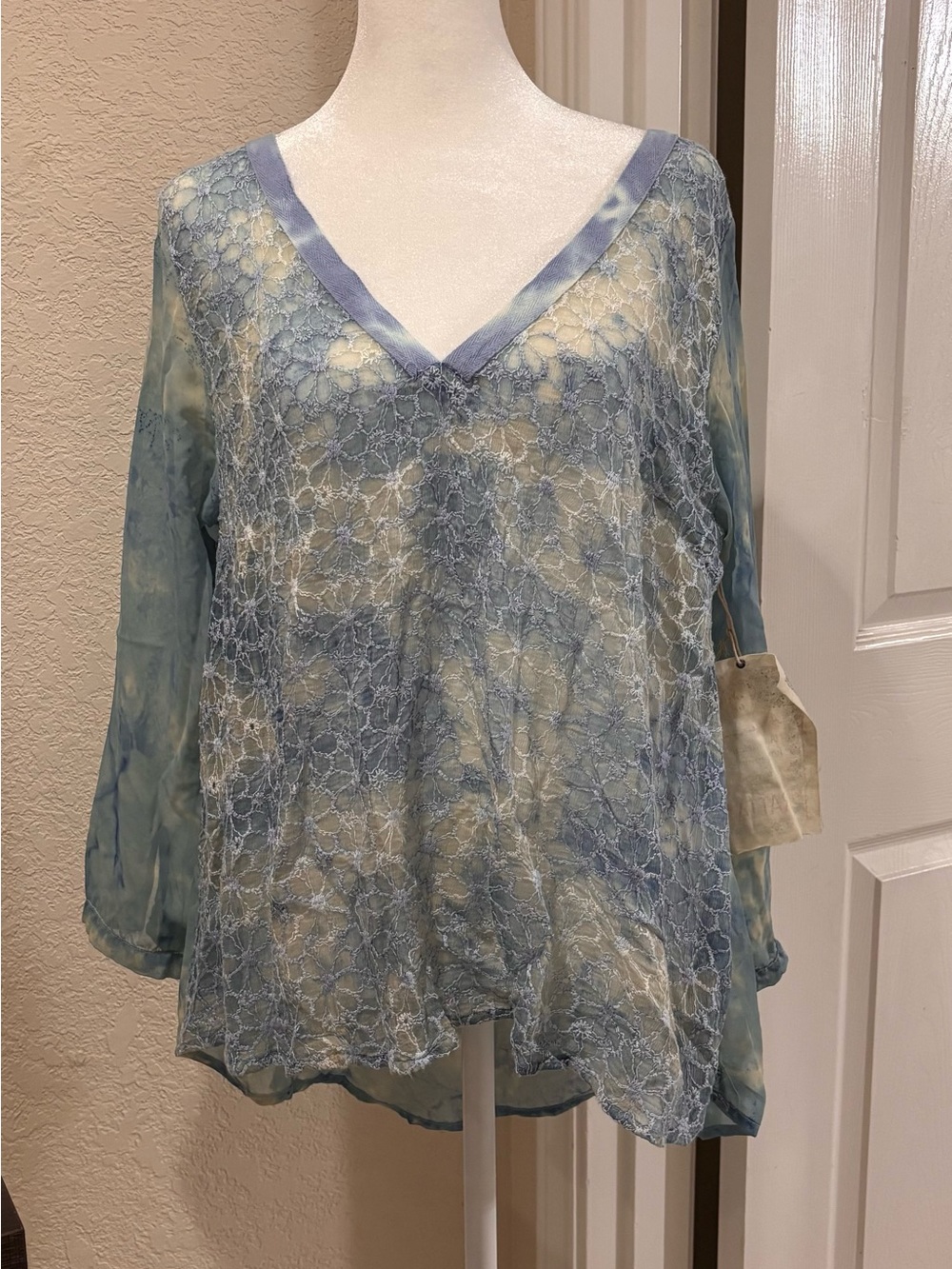 NWT🌷💕Aratta Lace-Overlay V-Neck Blouse in Blue and Cream